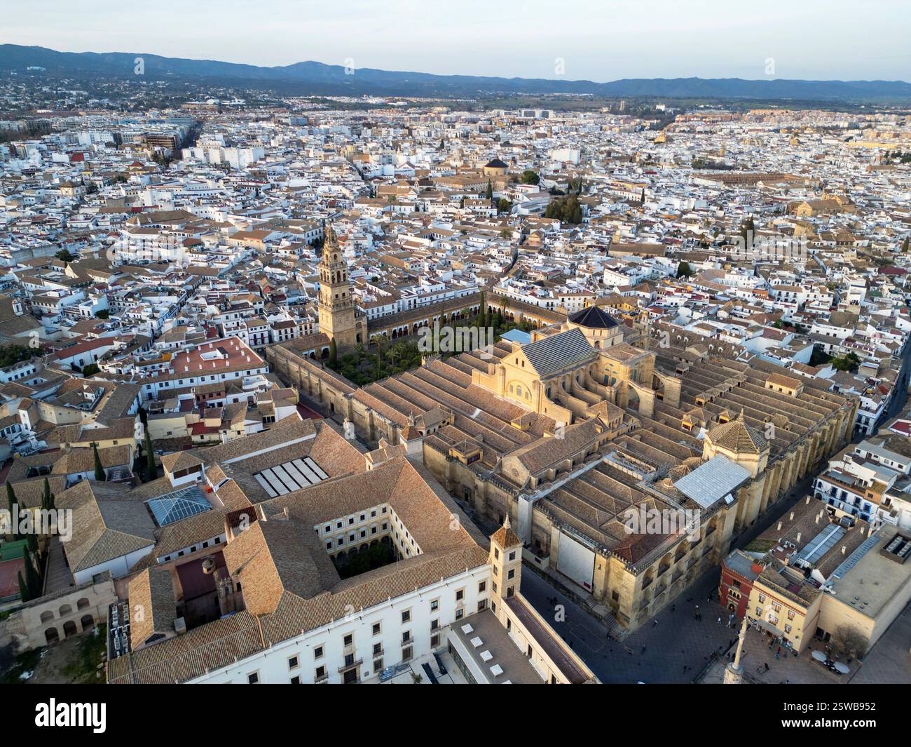 Vue aérienne de la mosquée-cathédrale de Cordoue, ville de Cordoue, Adalusia, Espagne Banque D'Images