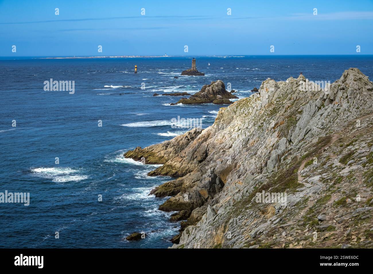 03.09.2024, France, Bretagne, Plogoff - Cap pointe du Raz, le sentier ...