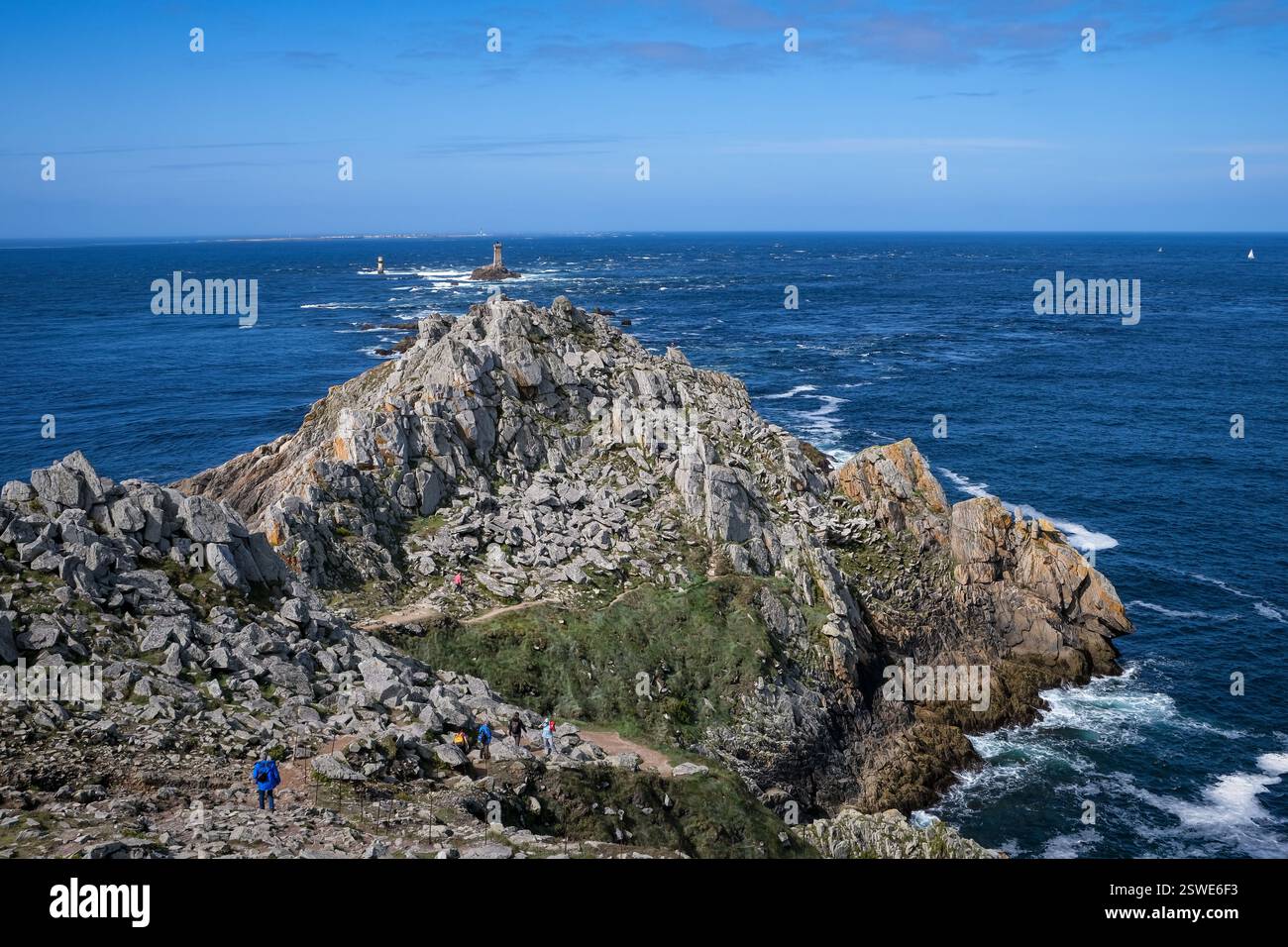 03.09.2024, France, Bretagne, Plogoff - Cap pointe du Raz, le sentier ...