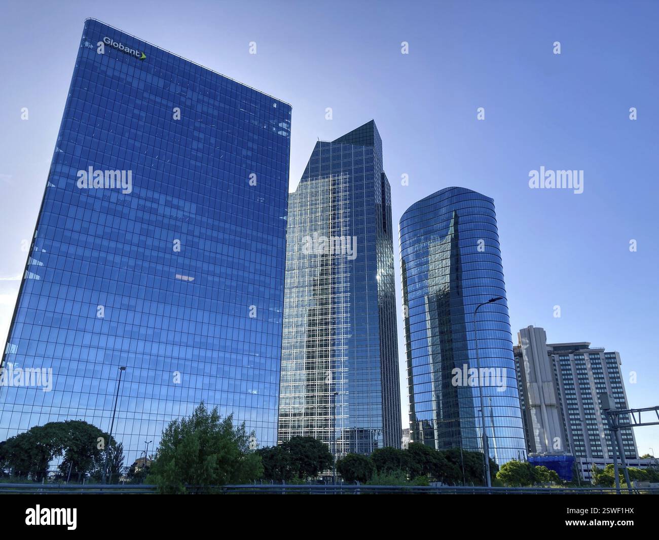 La Tour Globant et d'autres immeubles de grande hauteur dans le centre de Buenos Aires, Argentine, Amérique du Sud Banque D'Images