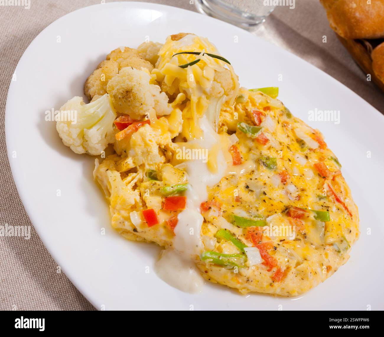 Omelette avec chou-fleur Banque D'Images