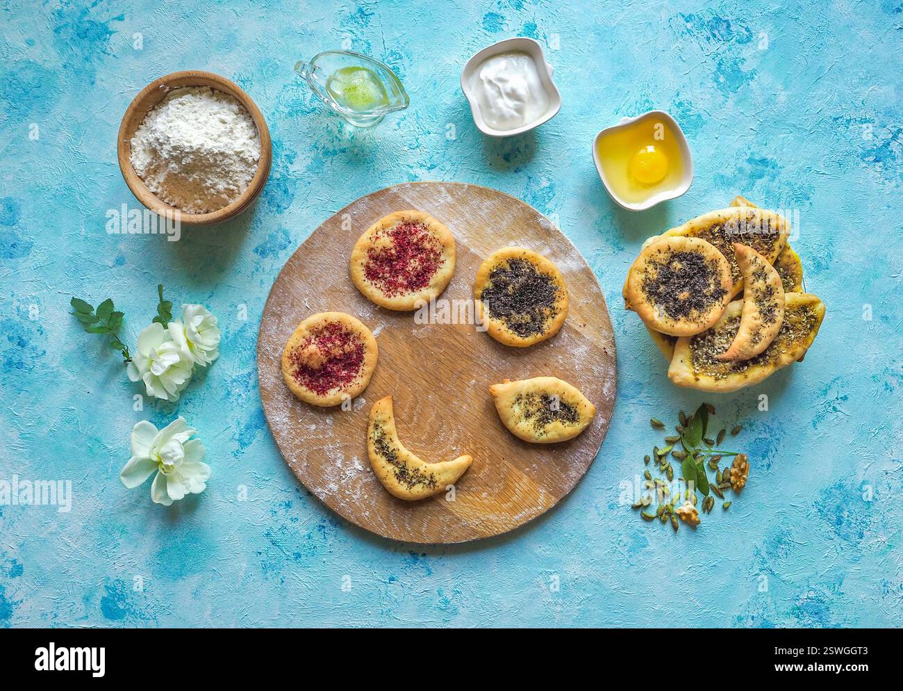 Gâteaux de maïs aux épices. Tortillas de blé aux herbes et aux épices. Gâteau fait maison. Cuisine arabe. Banque D'Images