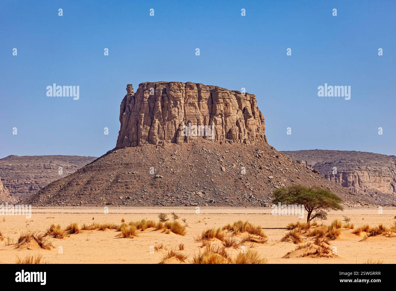 Le paysage montagneux du désert du Sahara en Algérie Banque D'Images