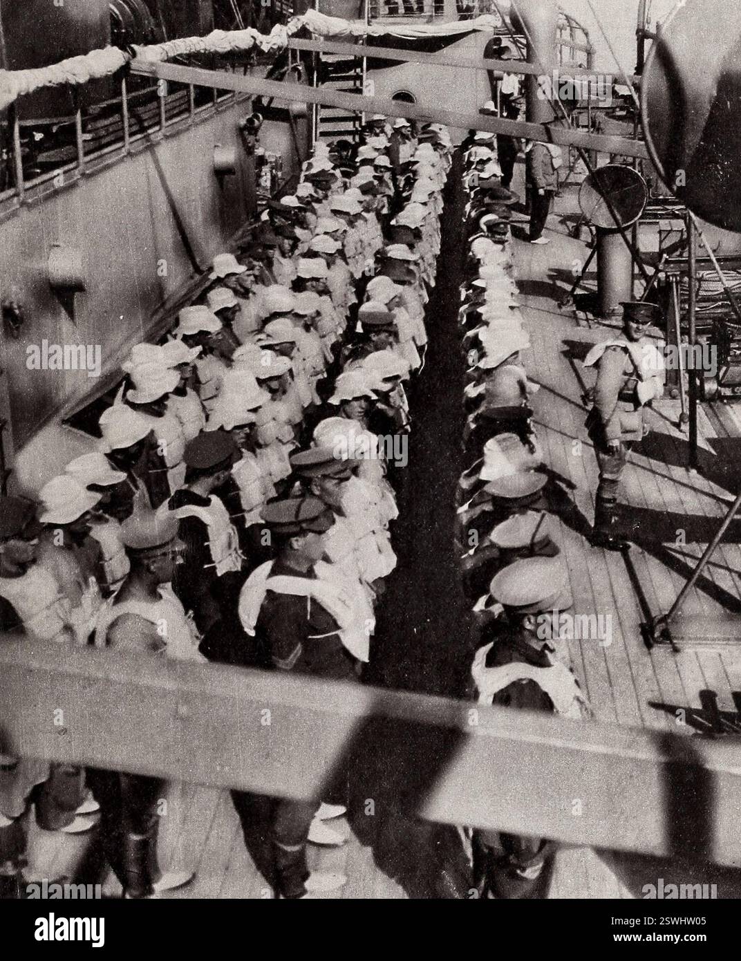 Formation des troupes pour être prêtes à bord d'un transport britannique pendant la première Guerre mondiale Banque D'Images Formation des troupes pour être prêtes à bord d'un transport britannique pendant la première Guerre mondiale Banque D'Images