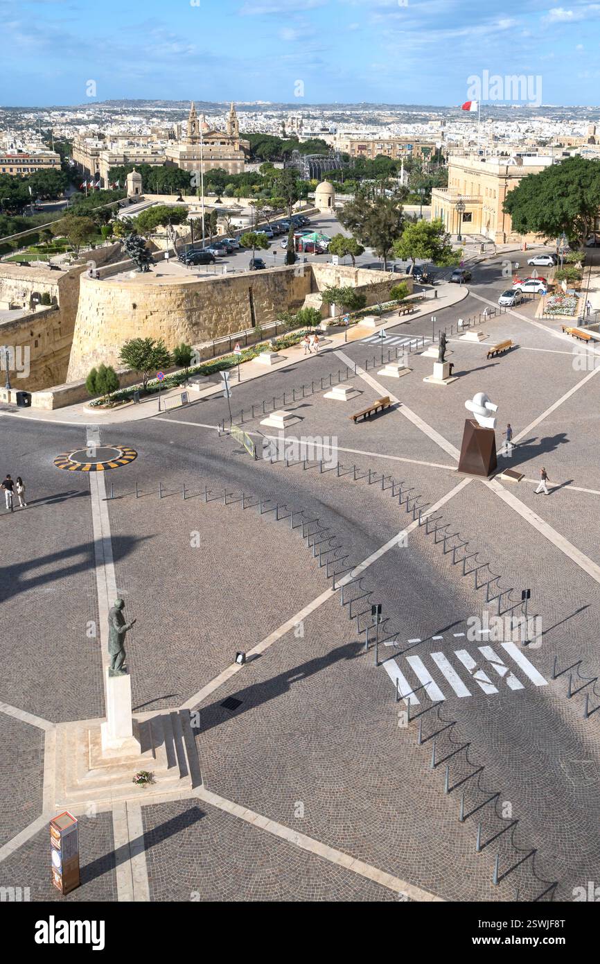 Célèbre place Castille et bastions à La Valette, Malte. Banque D'Images