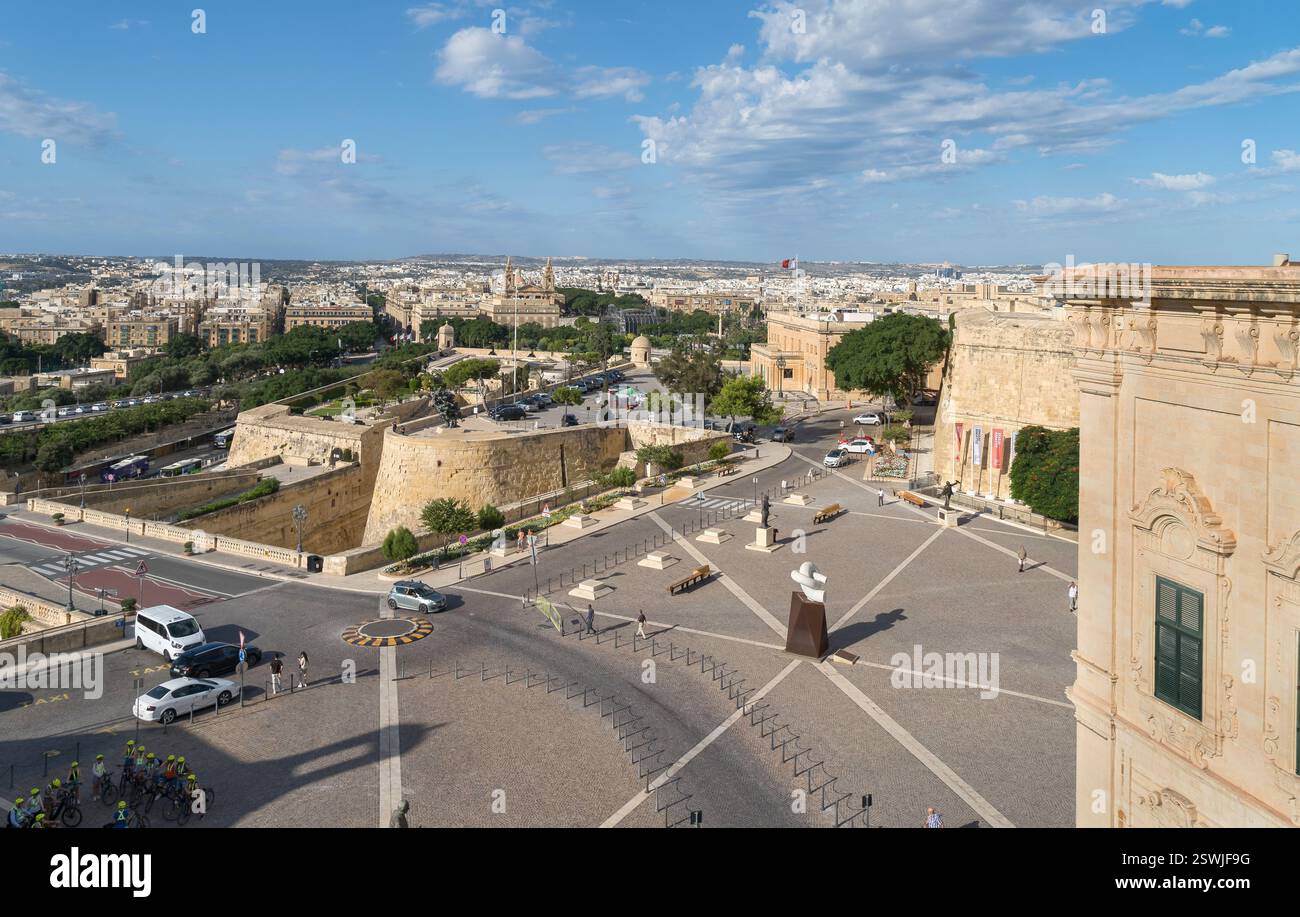 Célèbre place Castille et bastions à La Valette, Malte. Banque D'Images