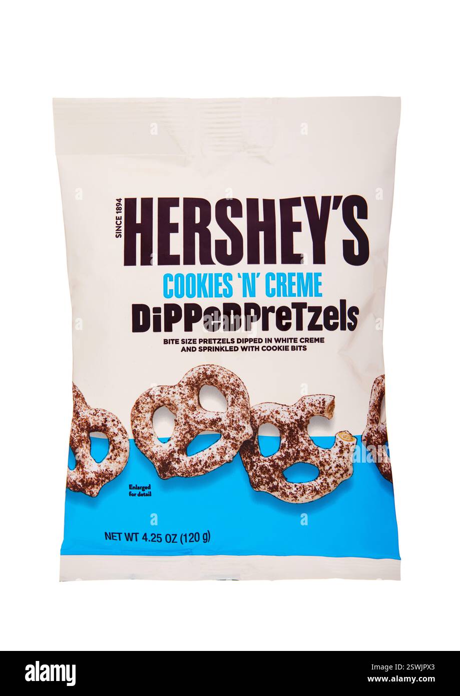 LONDRES, Royaume-Uni - 25 DÉCEMBRE 2024 : emballez les biscuits Hershey's et les bretzels trempés de taille crème sur blanc. Banque D'Images