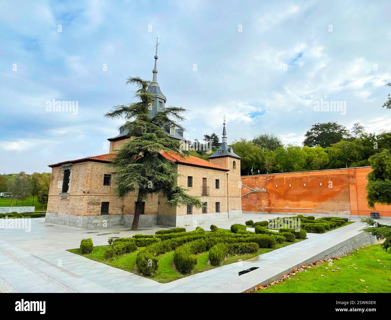 Église Virgen del Puerto. Madrid Rio, Madrid, Espagne. - Image de stock capturée avec un smartphone