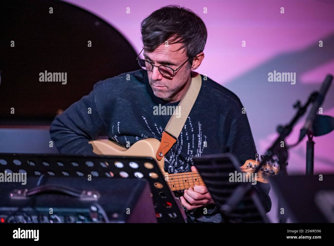 Édimbourg, Écosse. Vendredi 21 février 2025. Le groupe classique contemporain plus-MINUS ensemble se produit au Reid concert Hall de l'Université d'Édimbourg lors du concert final de la semaine du son de l'UNESCO 2025. Le programme comprenait la première mondiale de « Mirror-shift » du Dr Martin Parker, l’arrangement de Mark Knoop de « Cobbled section after Cobbled section » de Laurence Crane et la première de l’arrangement du compositeur américain Aaron Wyanski de « variations for Orchestra » d’Arnold Schoenberg. Banque D'Images