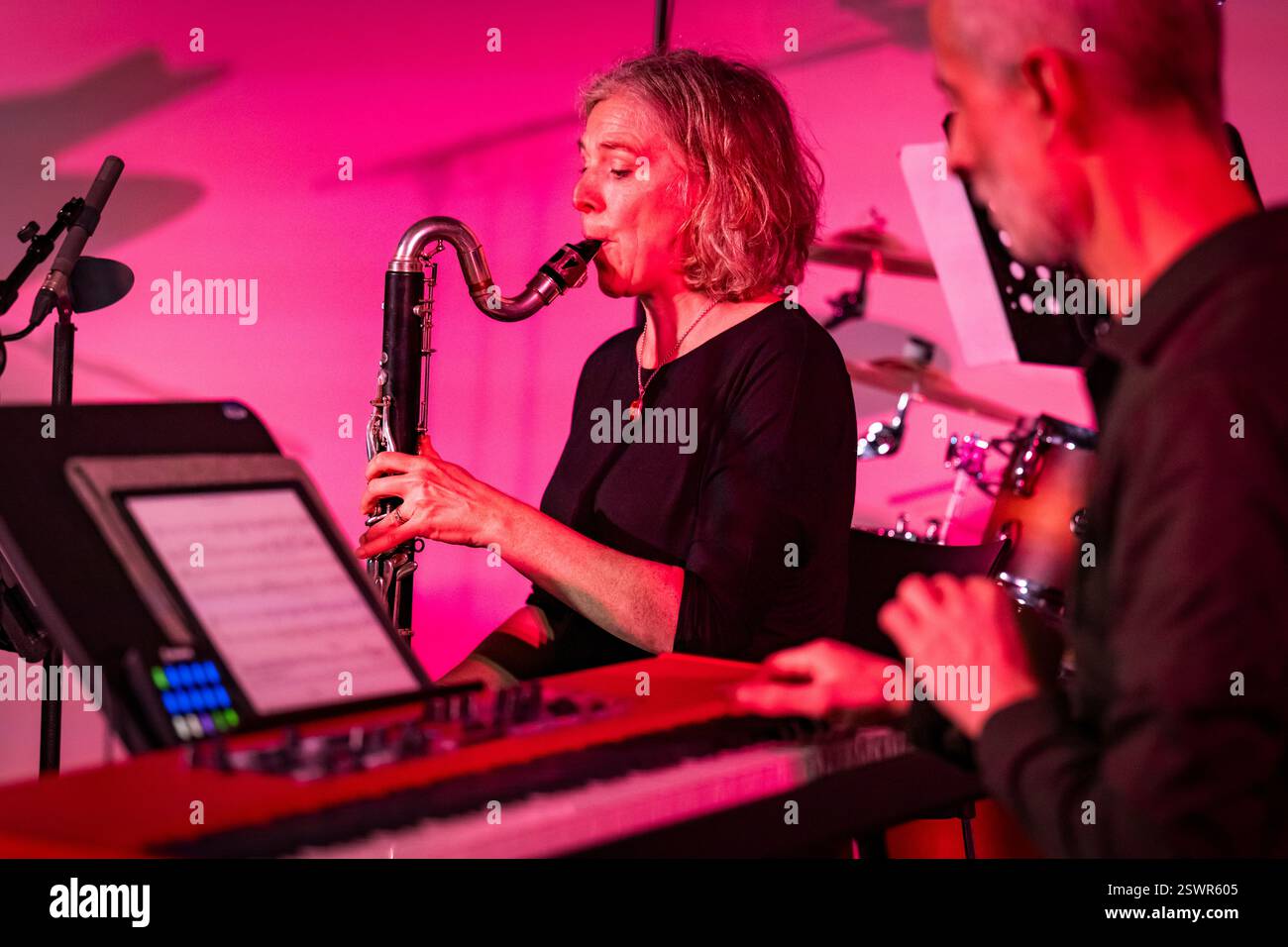 Édimbourg, Écosse. Vendredi 21 février 2025. Le groupe classique contemporain plus-MINUS ensemble se produit au Reid concert Hall de l'Université d'Édimbourg lors du concert final de la semaine du son de l'UNESCO 2025. Le programme comprenait la première mondiale de « Mirror-shift » du Dr Martin Parker, l’arrangement de Mark Knoop de « Cobbled section after Cobbled section » de Laurence Crane et la première de l’arrangement du compositeur américain Aaron Wyanski de « variations for Orchestra » d’Arnold Schoenberg. Banque D'Images