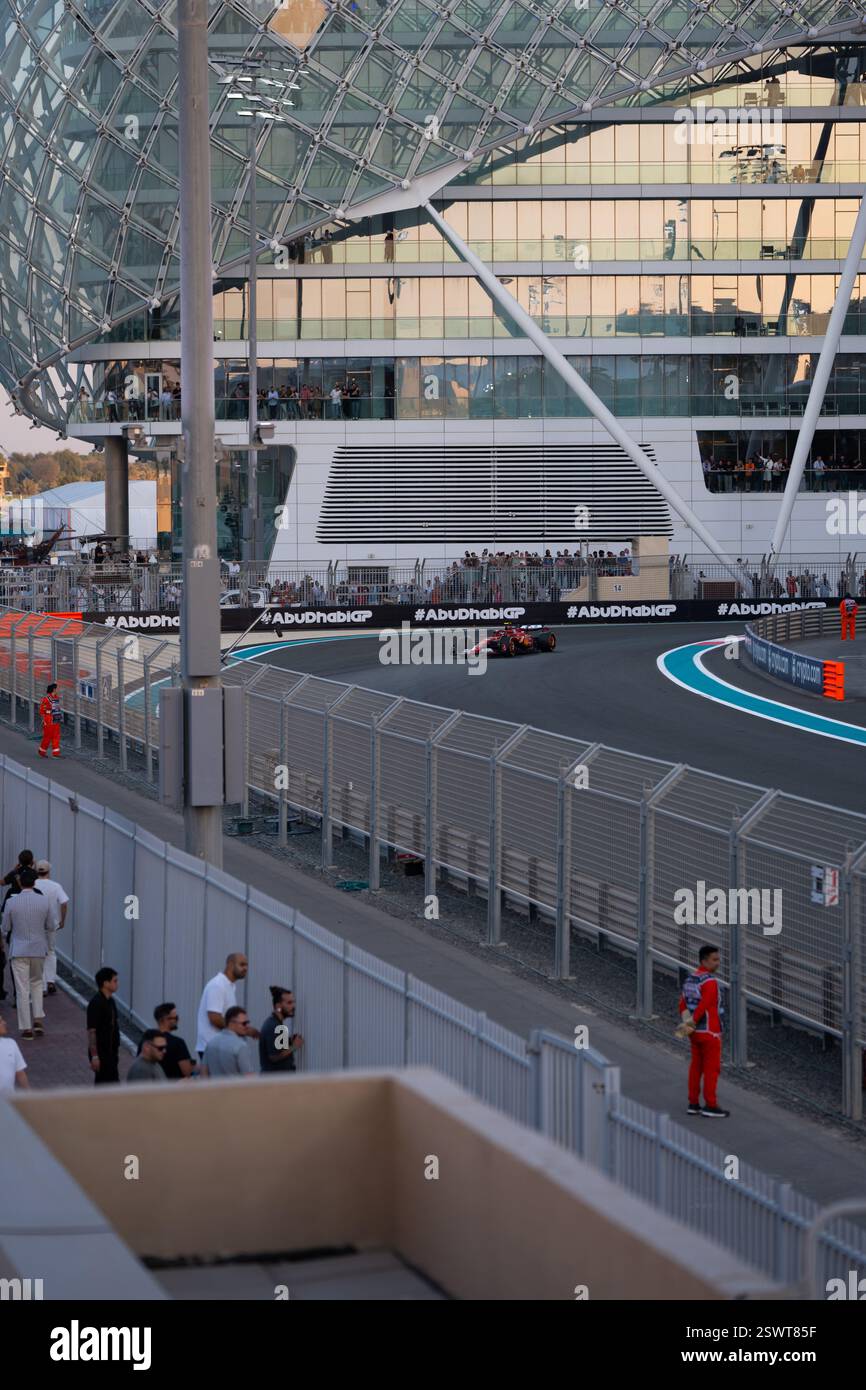 Charles Leclerc de Monaco pilotant la Scuderia Ferrari lors de la journée de course du Grand Prix F1 Etihad Airways Abu Dhabi 2024 à Yas Marina, le 8 décembre Banque D'Images