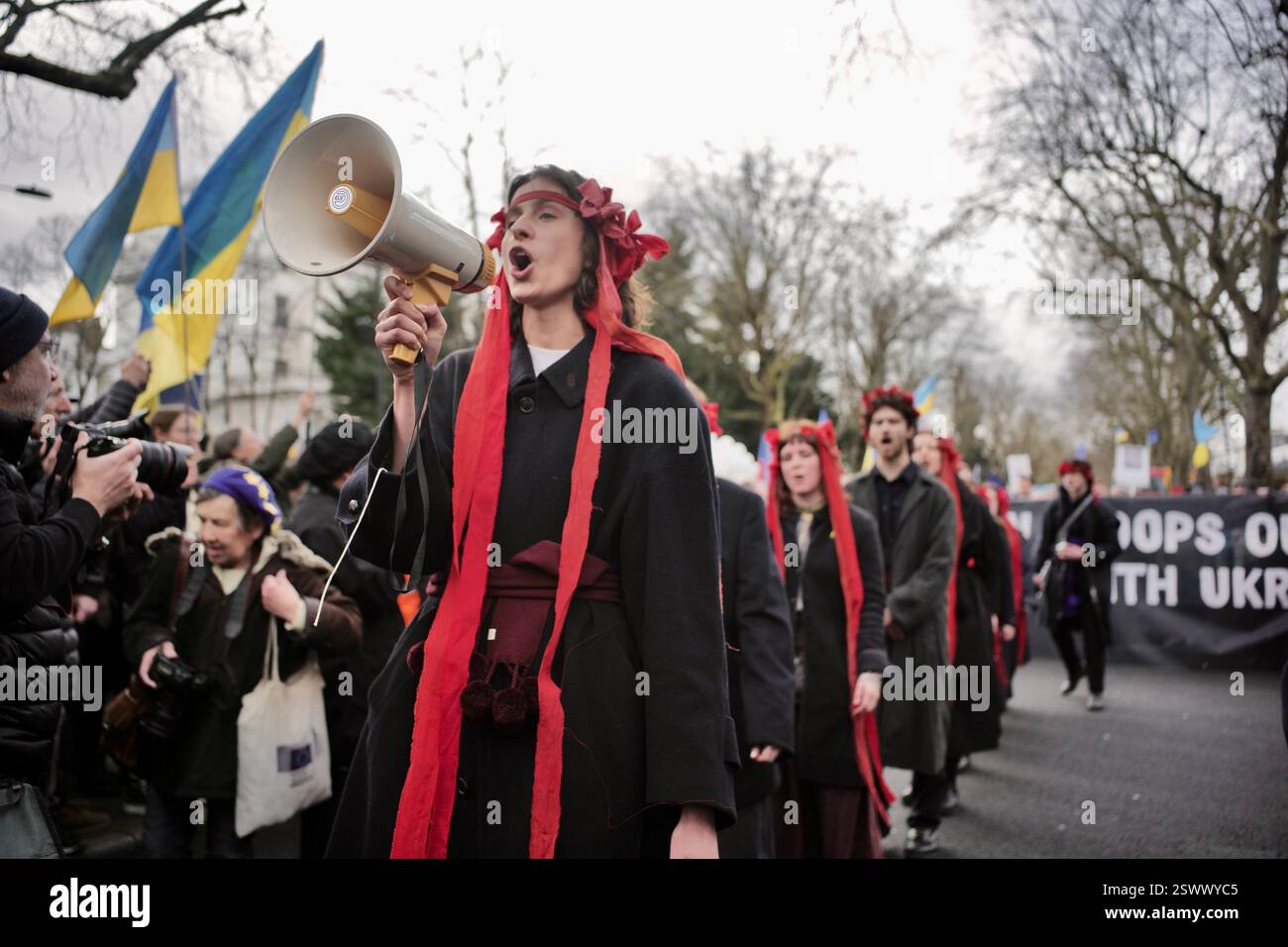 22 fév 2025 Londres / UKAS le troisième anniversaire de la guerre Ukraine-Russie approche le 24 février, des milliers de personnes ont manifesté devant l'ambassade de Russie. Alamy Live News / Aubrey Fagon Banque D'Images