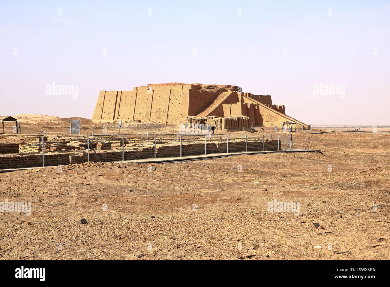 Le ziggourat restauré dans l'ancien Ur, temple sumérien, Irak Banque D'Images
