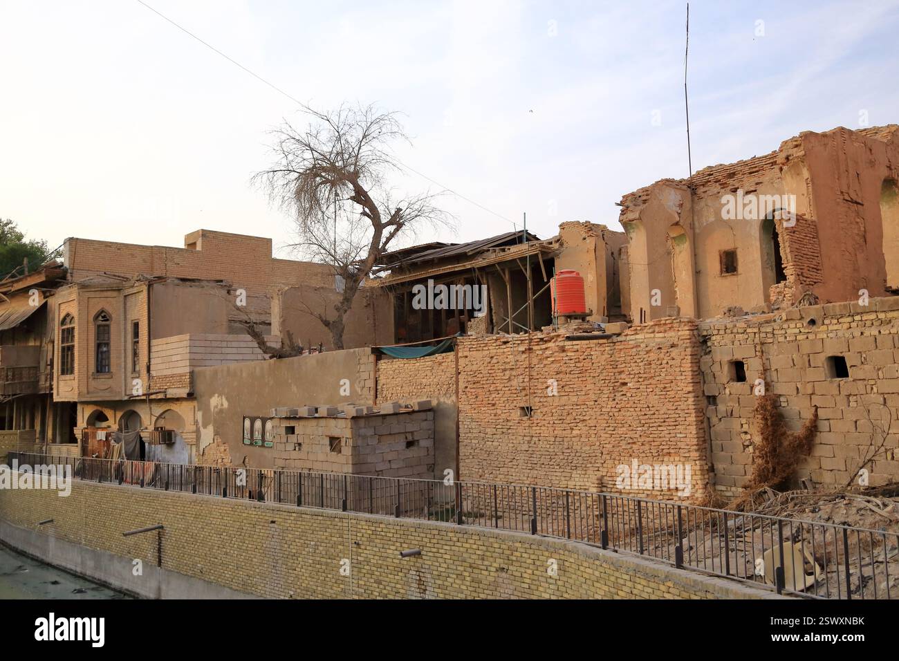 Basra, Bassorah en Irak - 10 novembre 2024 : la vieille ville de la ville, impessions du quartier historique d'Ashar Banque D'Images