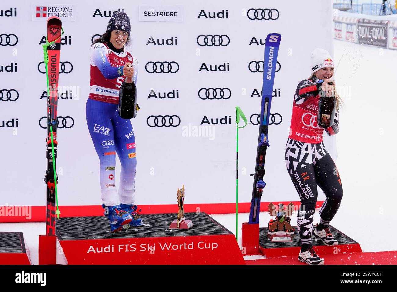 The winner Italy's Federica Brignone and third placed New Zealand's Alice Robinson celebrate after an alpine ski, women's World Cup giant slalom, in Sestriere, Italy, Saturday, Feb. 22, 2025. (AP Photo/Piermarco Tacca) Banque D'Images
