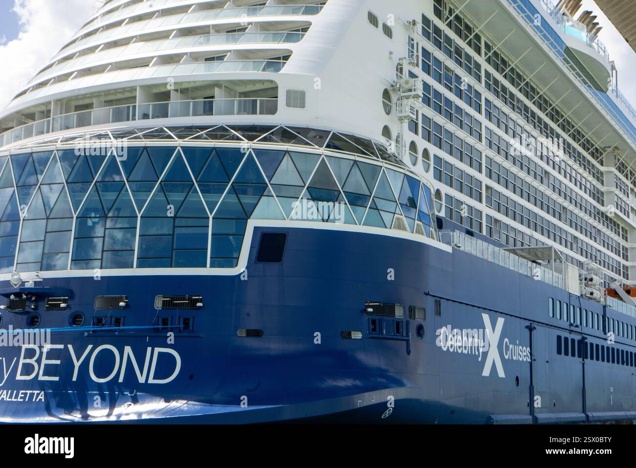 Le Celebrity Beyond est un navire de croisière exploité par Celebrity Cruises, marquant ainsi le troisième navire de sa série Edge innovante. Elle a été construite à Banque D'Images