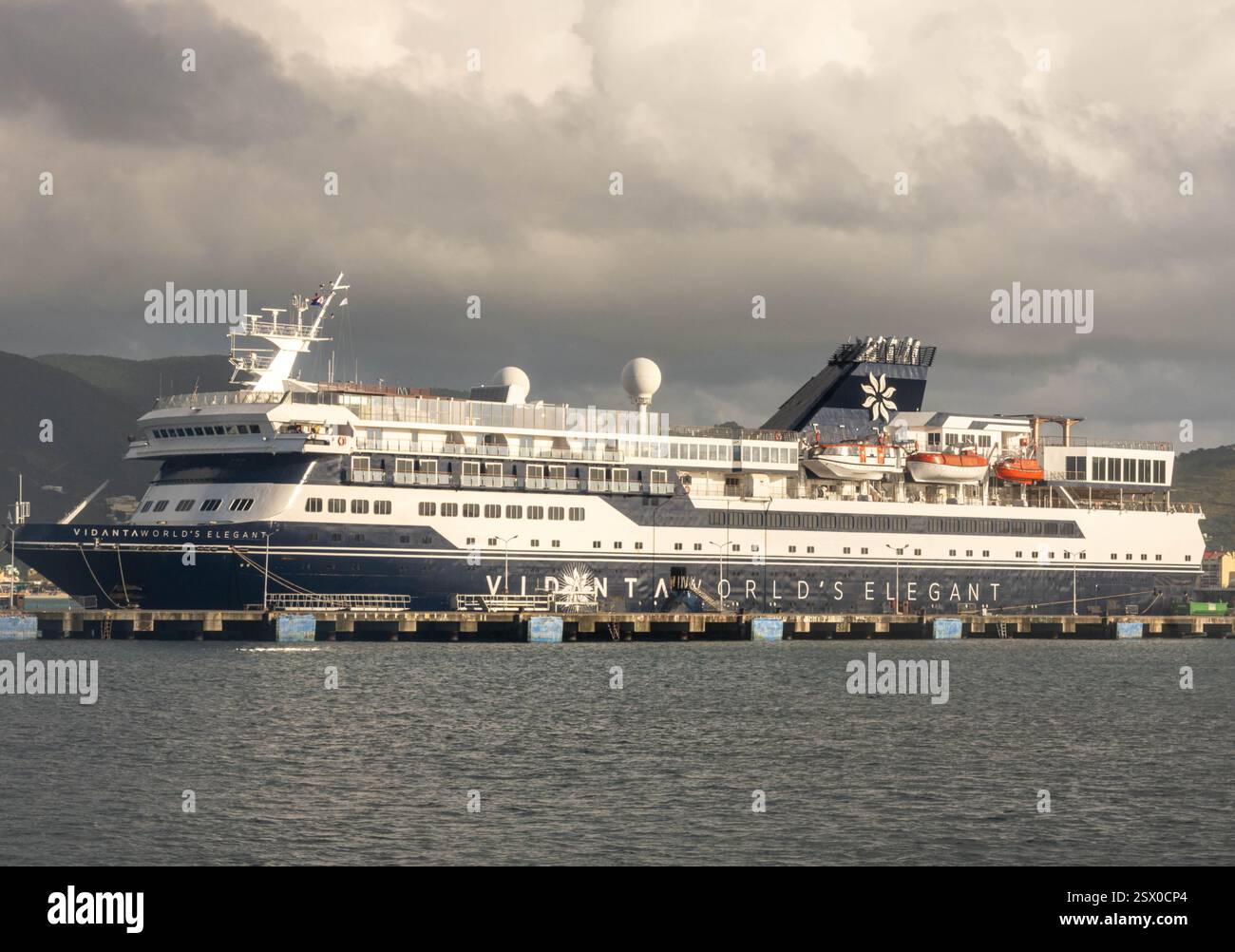 L’ÉLÉGANT Ultra Mega Yacht de VidantaWorld à Saint Martin Caribbean Banque D'Images