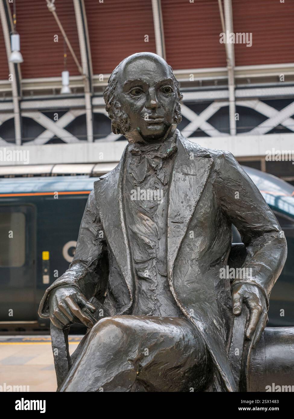 La statue en bronze d'Isambard Kingdom Brunel (par John Doubleday) à Paddington Station, Londres, Royaume-Uni. Banque D'Images