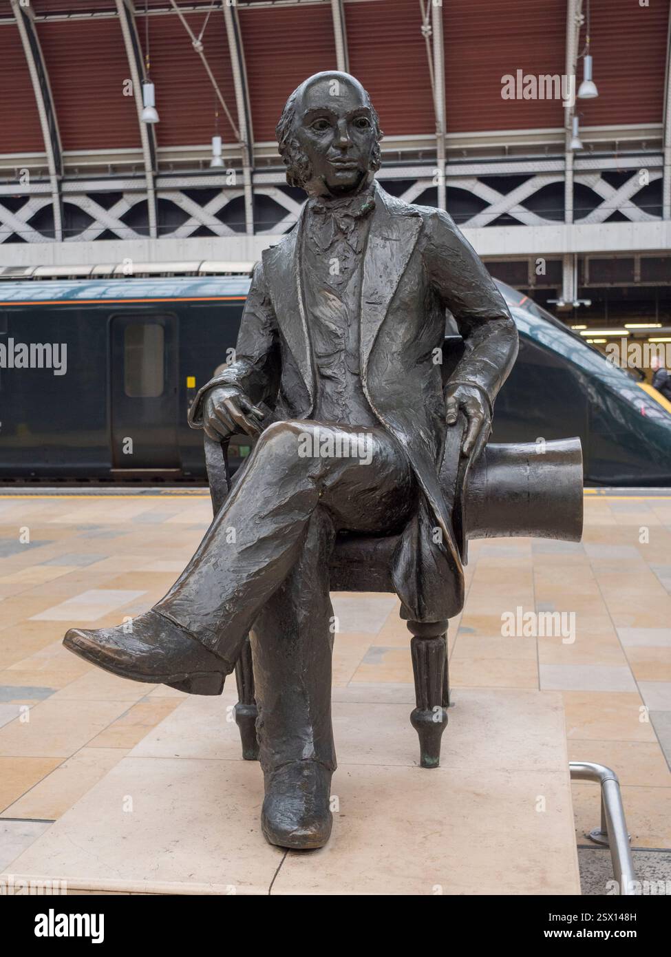 La statue en bronze d'Isambard Kingdom Brunel (par John Doubleday) à Paddington Station, Londres, Royaume-Uni. Banque D'Images