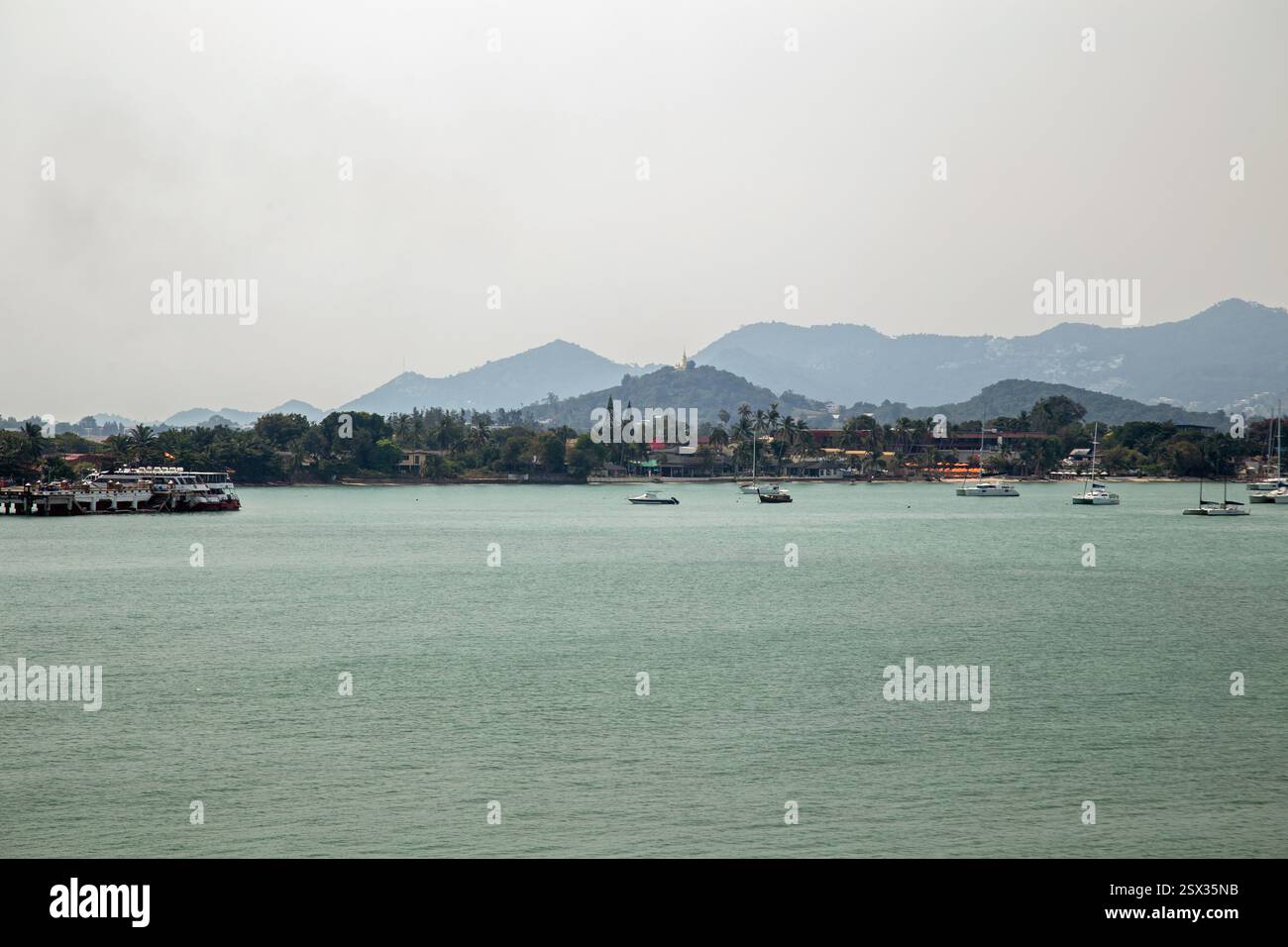 Koh Samui, Thaïlande, 10 février 2025, vue sur la mer et les collines de Koh Samui Banque D'Images
