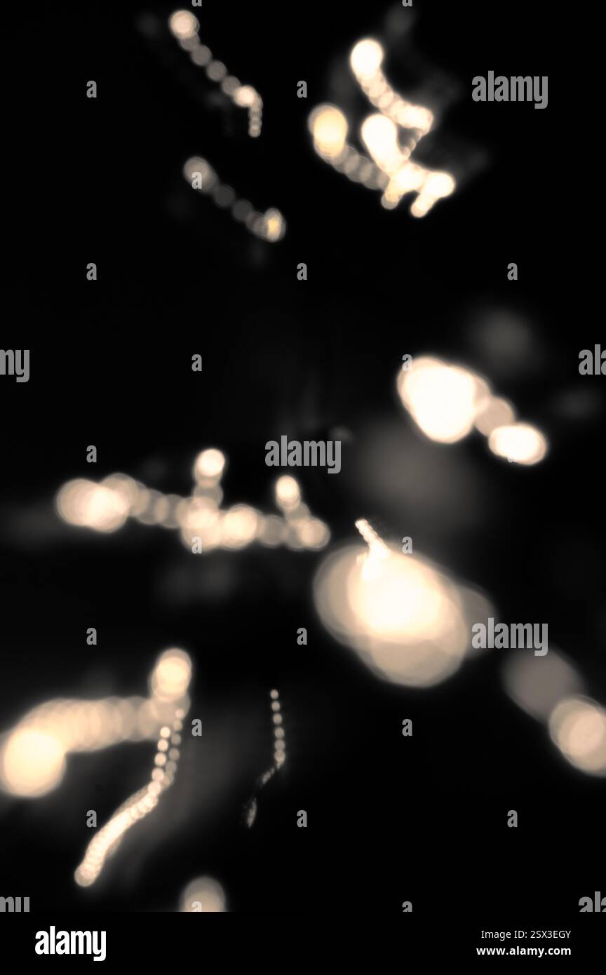 Traînées de lumière abstraites sur fond noir Banque D'Images