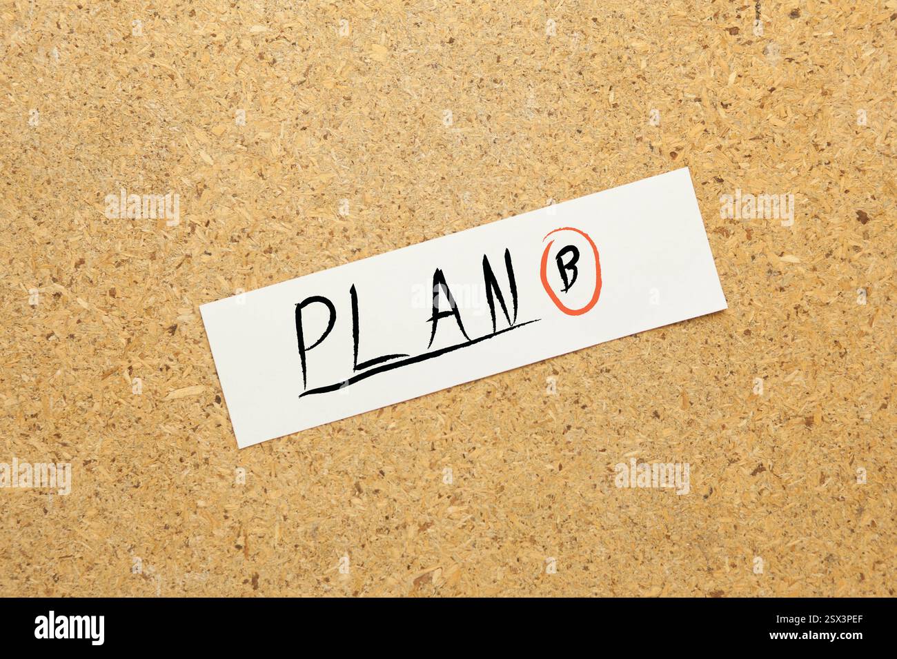 plan b texte écrit sur papier sur fond brun Banque D'Images