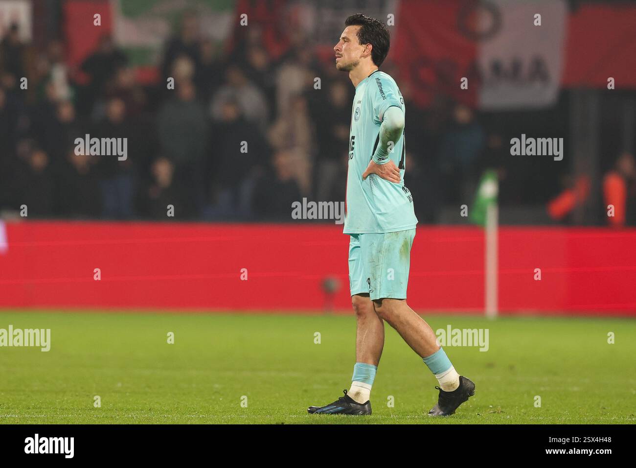 Rotterdam, pays-Bas. 22 février 2025. ROTTERDAM, PAYS-BAS - 22 FÉVRIER : Thom Haye de l'Almere City FC est déçu lors du match néerlandais Eredivisie entre Feyenoord et Almere City FC au Stadion Feijenoord le 22 février 2025 à Rotterdam, pays-Bas. (Photo de Hans van der Valk/Orange Pictures) crédit : Orange pics BV/Alamy Live News Banque D'Images