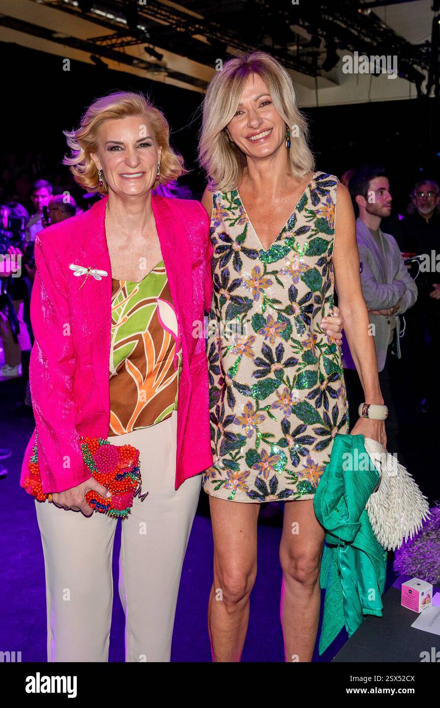 Madrid, Madrid, Espagne. 22 février 2025. Marà A ZURITA et SUSANNA GRISO assistent au défilé LOLA CASADEMUNT BY MAITE lors de la Mercedes Benz Fashion week Madrid à Ifema le 22 septembre 2025 à Madrid, Espagne. (Crédit image : © Oscar Manuel Sanchez/ZUMA Press Wire) USAGE ÉDITORIAL SEULEMENT! Non destiné à UN USAGE commercial ! Crédit : ZUMA Press, Inc/Alamy Live News Banque D'Images