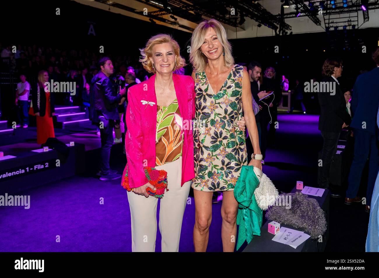 Madrid, Madrid, Espagne. 22 février 2025. Marà A ZURITA et SUSANNA GRISO assistent au défilé LOLA CASADEMUNT BY MAITE lors de la Mercedes Benz Fashion week Madrid à Ifema le 22 septembre 2025 à Madrid, Espagne. (Crédit image : © Oscar Manuel Sanchez/ZUMA Press Wire) USAGE ÉDITORIAL SEULEMENT! Non destiné à UN USAGE commercial ! Crédit : ZUMA Press, Inc/Alamy Live News Banque D'Images