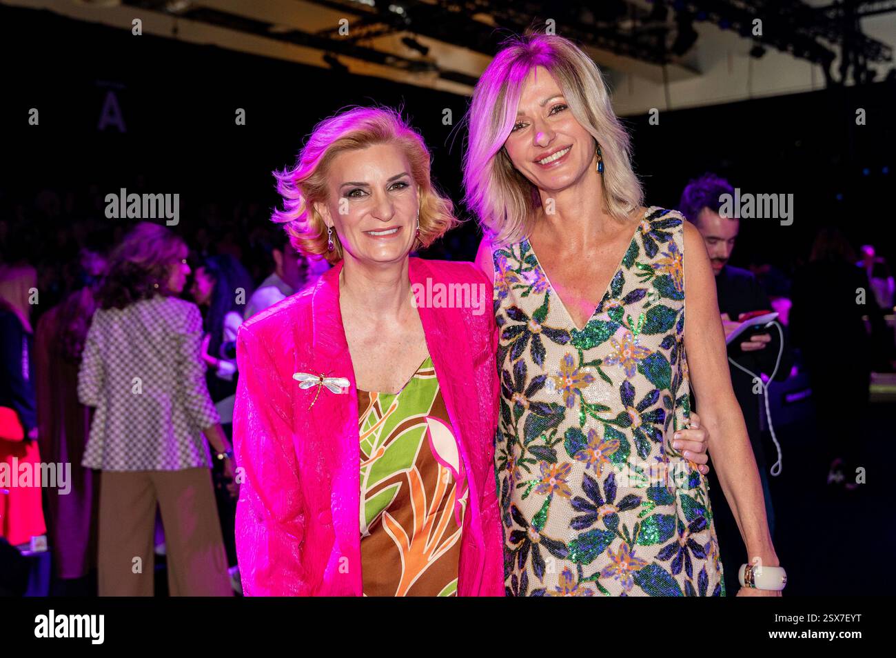 Madrid, Madrid, Espagne. 22 février 2025. Marà A ZURITA et SUSANNA GRISO assistent au défilé LOLA CASADEMUNT BY MAITE lors de la Mercedes Benz Fashion week Madrid à Ifema le 22 septembre 2025 à Madrid, Espagne. (Crédit image : © Oscar Manuel Sanchez/ZUMA Press Wire) USAGE ÉDITORIAL SEULEMENT! Non destiné à UN USAGE commercial ! Crédit : ZUMA Press, Inc/Alamy Live News Banque D'Images
