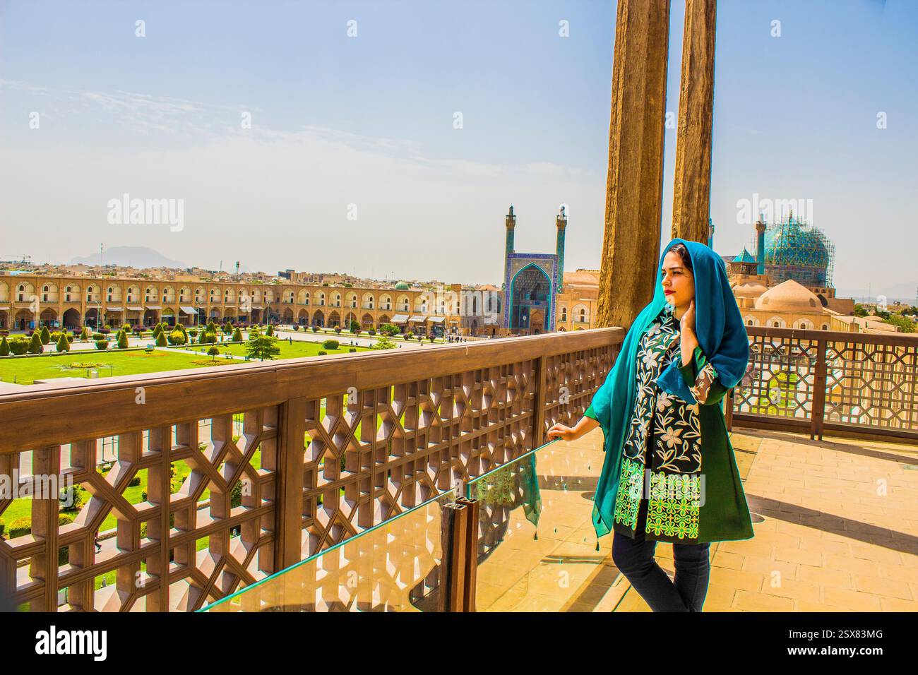 Ali Qapu est un palais impérial à Ispahan, en Iran. Il est situé sur le côté ouest de la place Naqsh-e Jahan, est l'architecture safavide. Banque D'Images