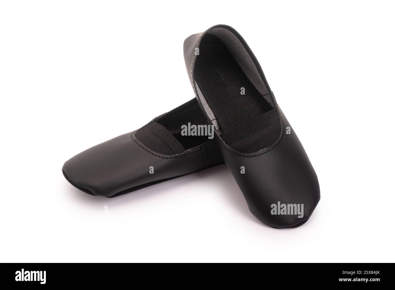 Paire de nouvelles chaussures de danse noires, pantoufles isolées sur fond blanc Banque D'Images
