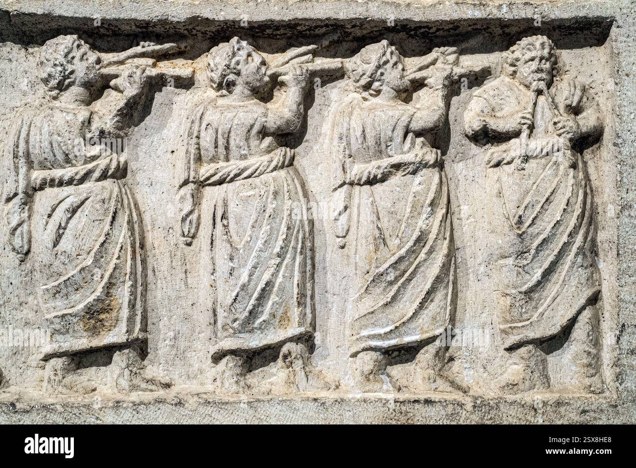 Italie Abruzzes L'Aquila Musée national des Abruzzes, relief romain avec cortège funèbre de la période Amiternum Augustan (fin du 1er c. avant notre ère - début du 1er c. ce) détail de tibicine Banque D'Images