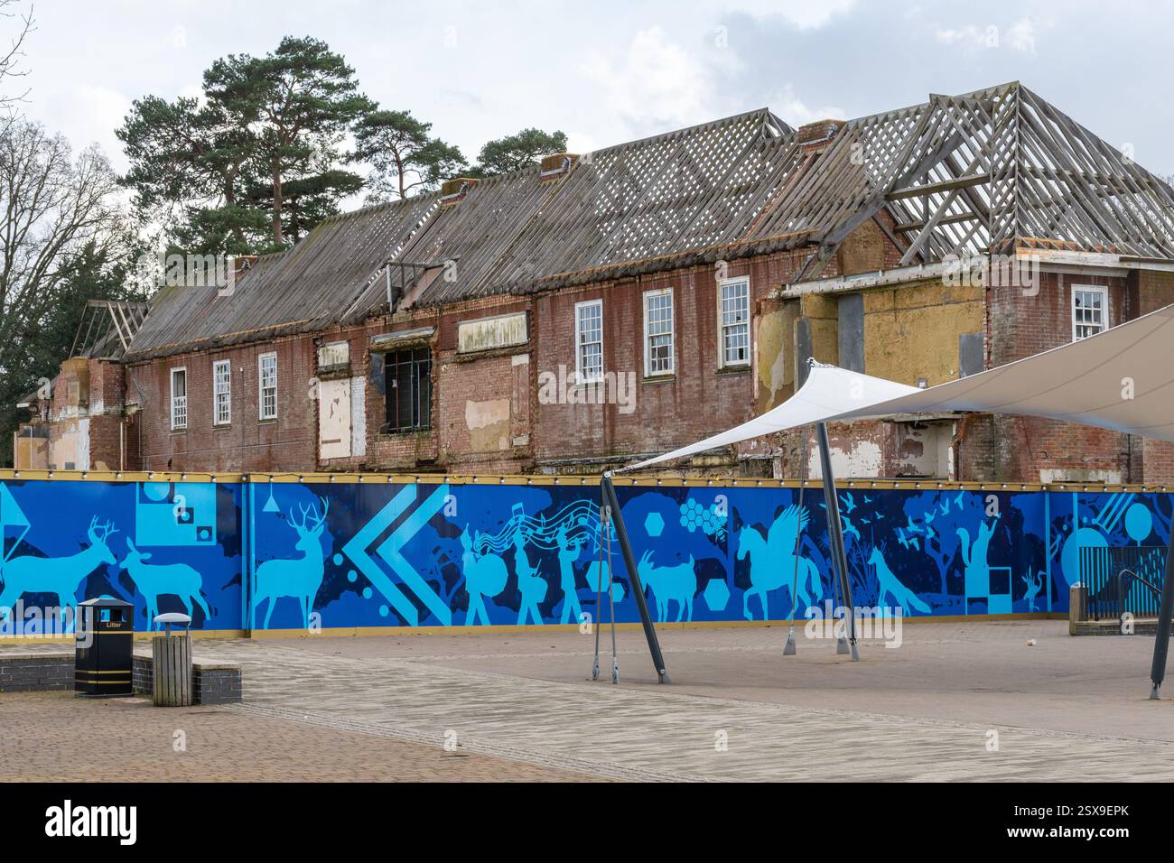 Ancien désordre des sergents sur le camp militaire de Bordon photographié en 2025 avant le réaménagement, Hampshire, Angleterre, Royaume-Uni. Bâtiment militaire abandonné Banque D'Images