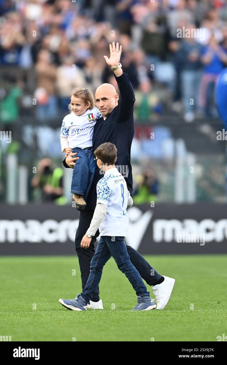 Rome, Italie. 23 février 2025. Sergio Parisse ex-joueur italien de rugby en action lors du match Guinness six Nations 2025 entre l'Italie et la France au Stadio Olimpico le 23 février 2025 à Rome, Italie. Crédit : Domenico Cippitelli/Alamy Live News Banque D'Images