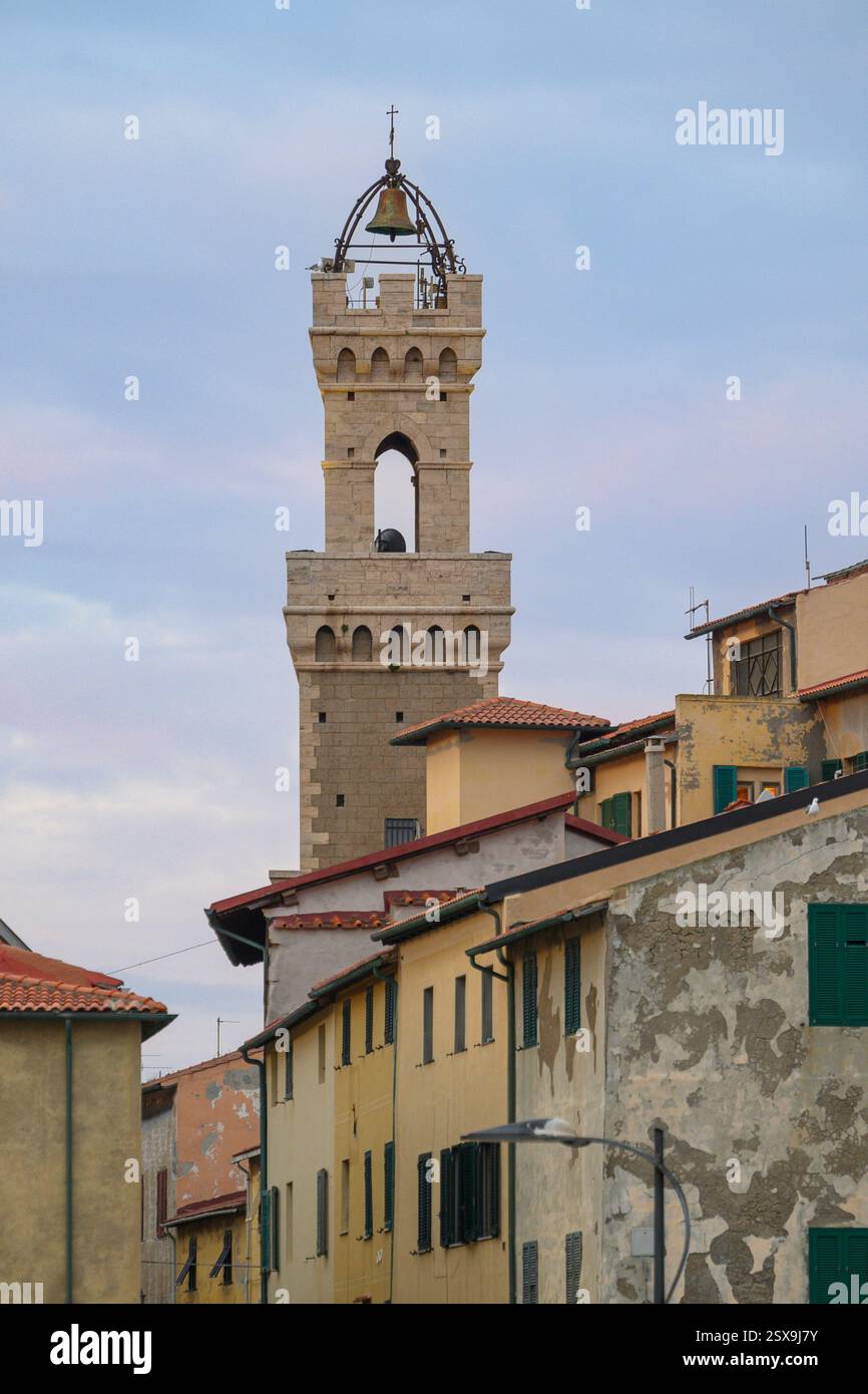 Torre dell'Orologio (Tour de l'horloge) dans Corso Vittorio Emanuele II, Piombino, Italie Banque D'Images