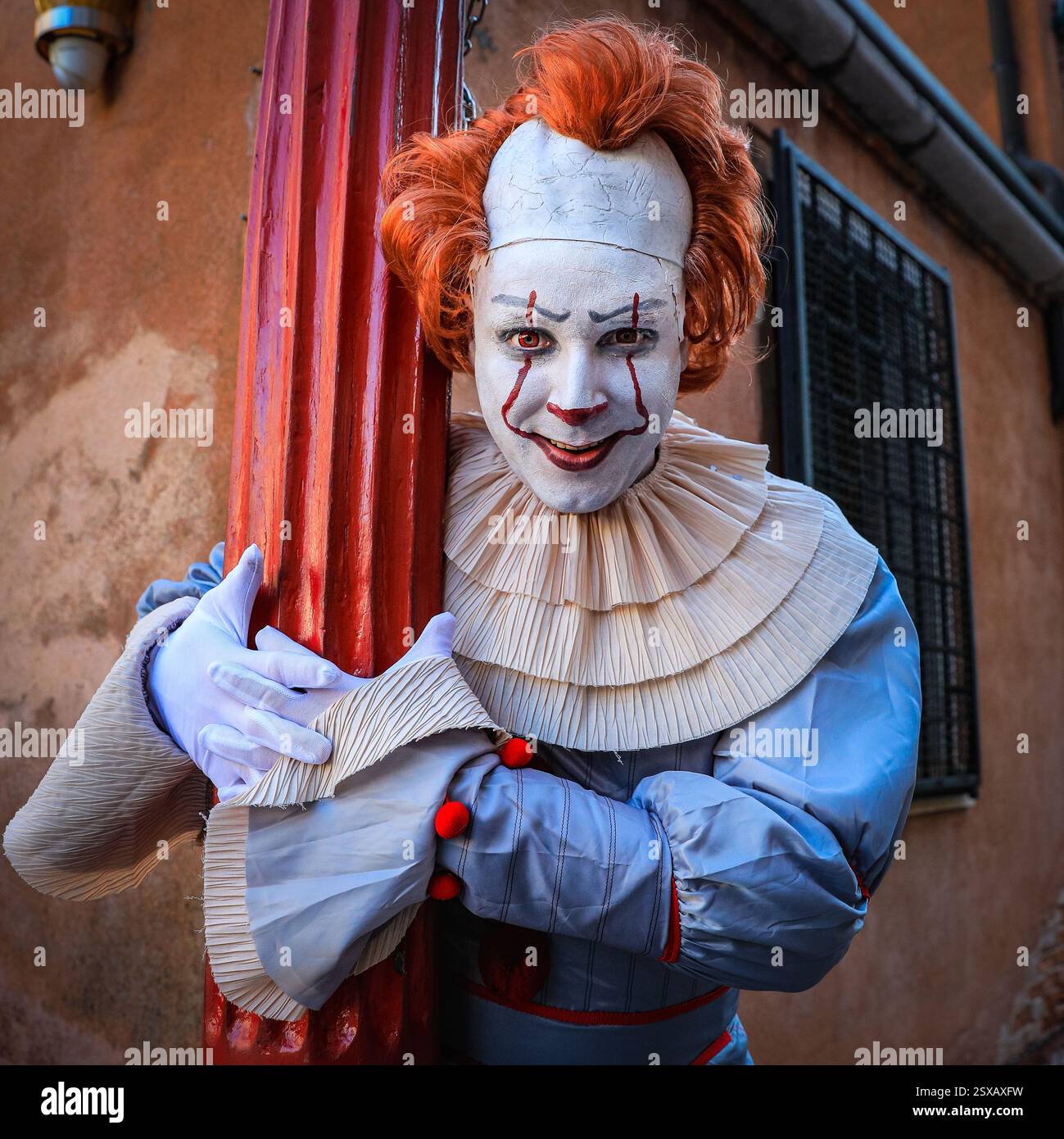 Pennywise clown effrayant de l'IT , mâle en costume comme personnage de film au Carnaval de Venise, Venezia, Italie Banque D'Images