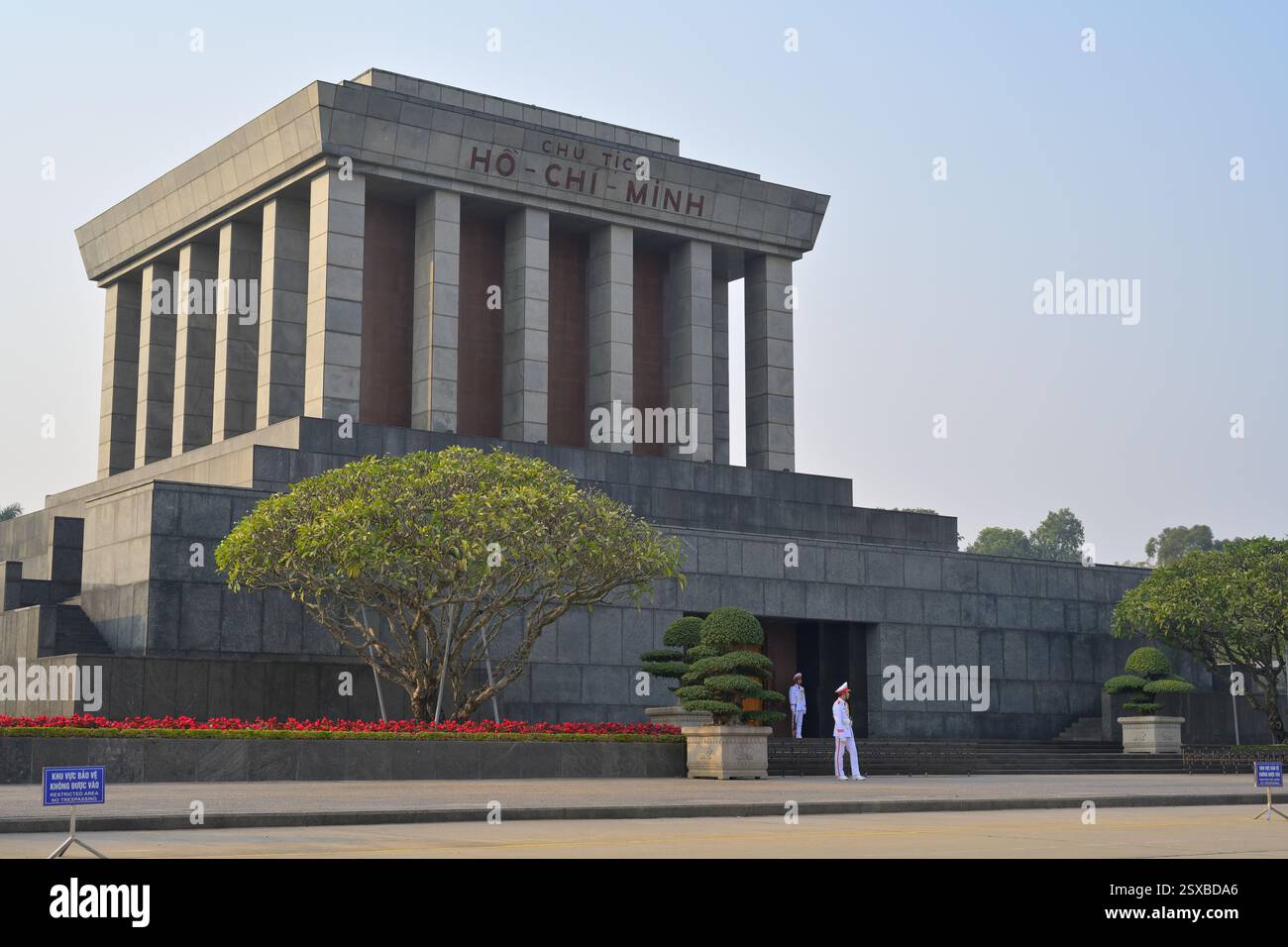 Présent et passé - la vie vibrante à Hanoi, capitale du Vietnam VN Banque D'Images