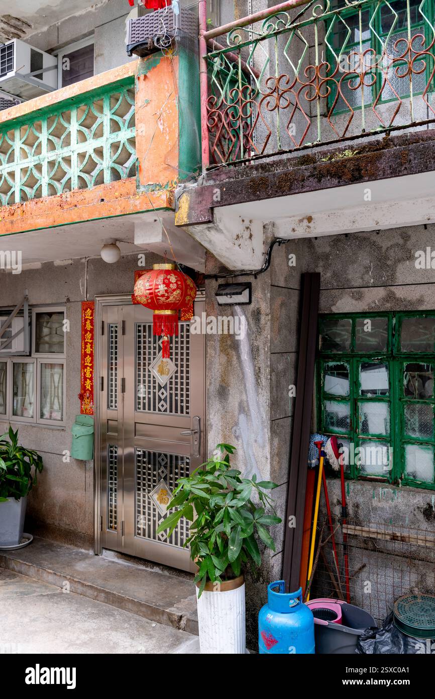 Hong Kong. Chine- 02.13.2025. La façade des maisons de village de style ancien dans les nouveaux Territoires. Banque D'Images