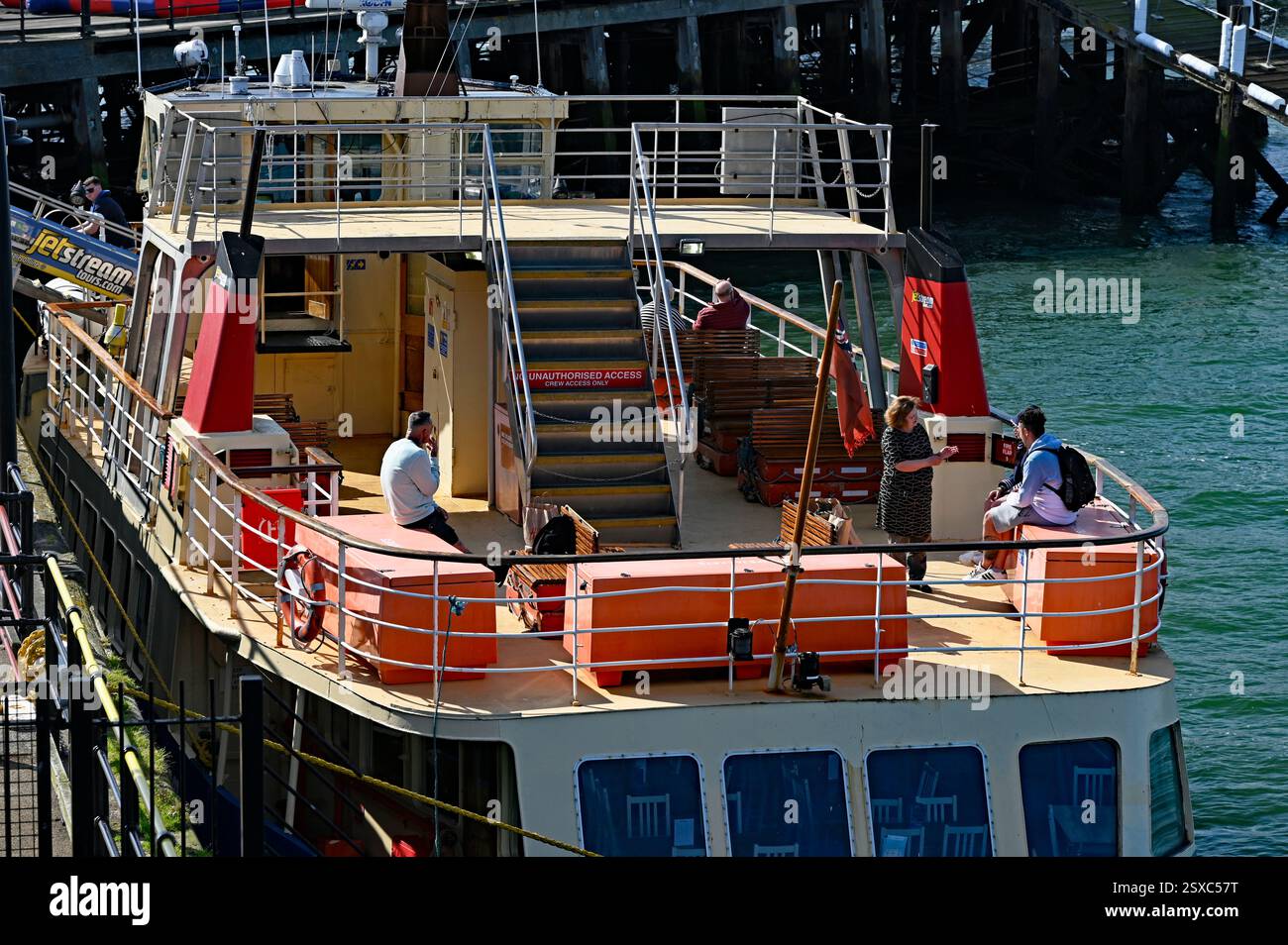 Le Cruiser amarré au bout du plus long quai de plaisance au monde à Southend on Sea, ville de Southend, Angleterre. ROYAUME-UNI Banque D'Images