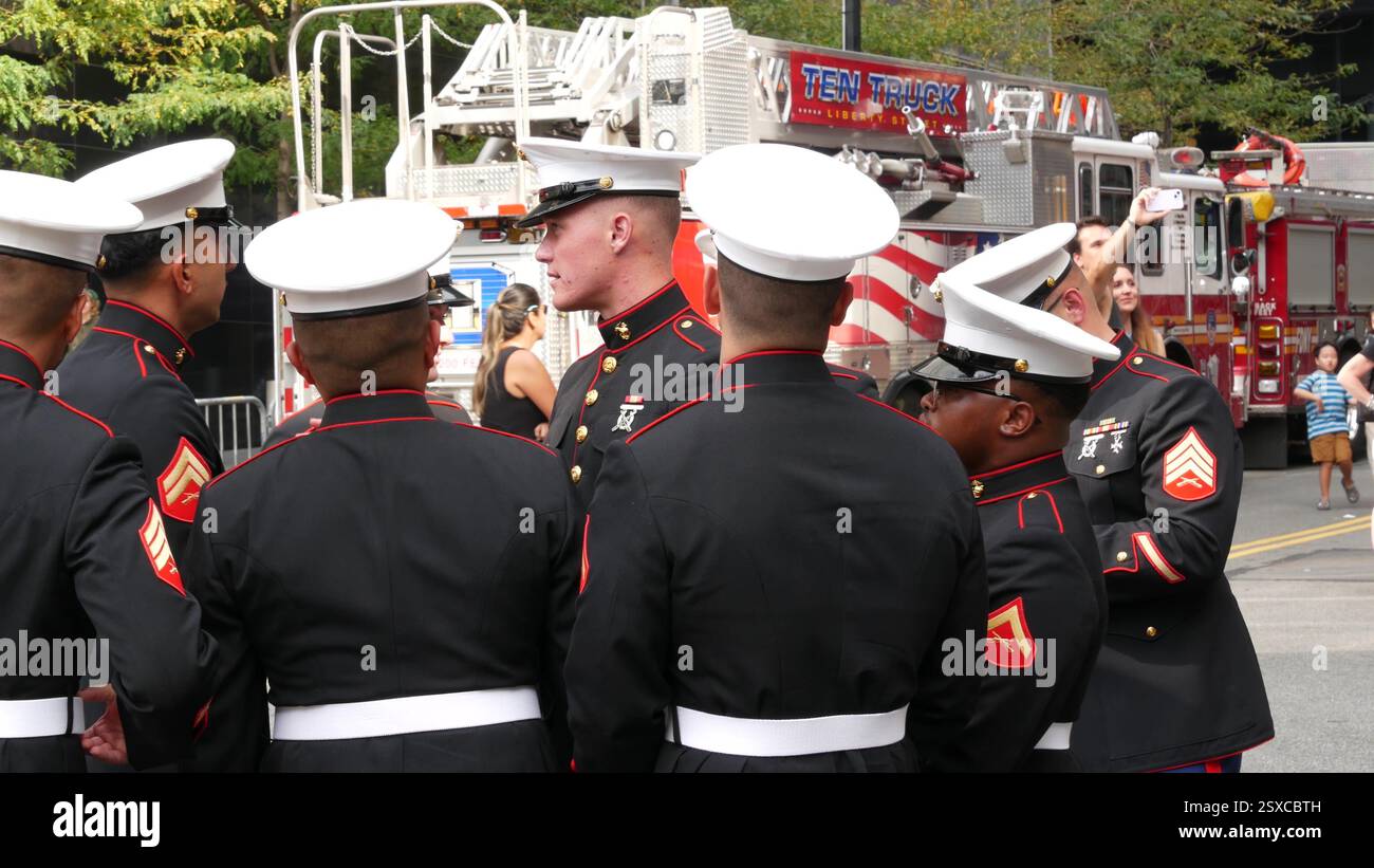 New York City, États-Unis - 11 septembre 2023 : les pompiers célèbrent la Journée du Patriot. 911 événement commémoratif du souvenir, FDNY commémorer l'anniversaire. Pompiers, Manhattan 10 Ten Firehouse. Banque D'Images