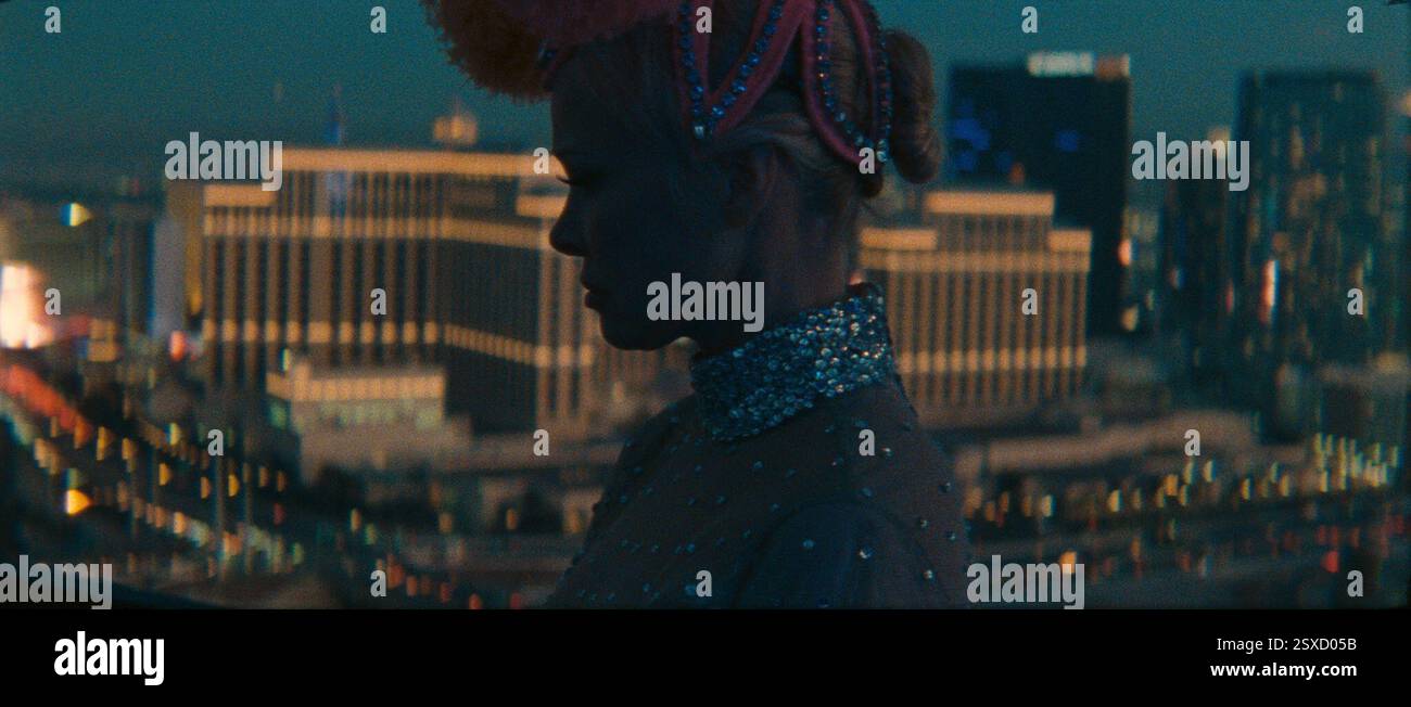 Film non daté encore distribué par la dernière showgirl. Sur la photo : Pamela Anderson dans le rôle de Shelly. Voir PA Feature SHOWBIZ film The Last Showgirl. AVERTISSEMENT : cette photo ne doit être utilisée que pour accompagner PA Feature SHOWBIZ film The Last Showgirl. Banque D'Images
