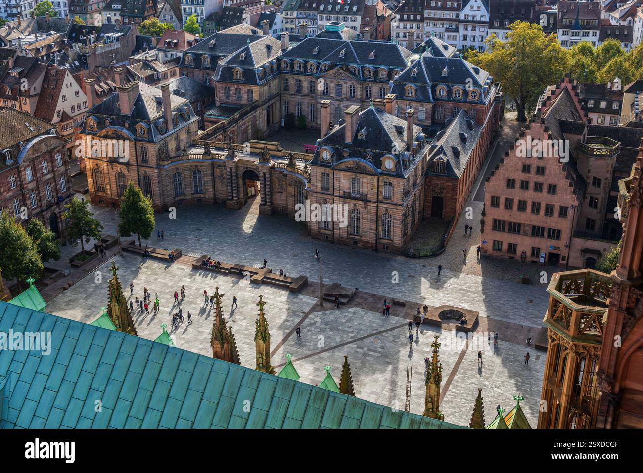 Strasbourg, France - 5 octobre 2024 - Musée archéologique, Musée des Arts décoratifs et Musée des Beaux-Arts au Palais Rohan, place du Château ci Banque D'Images