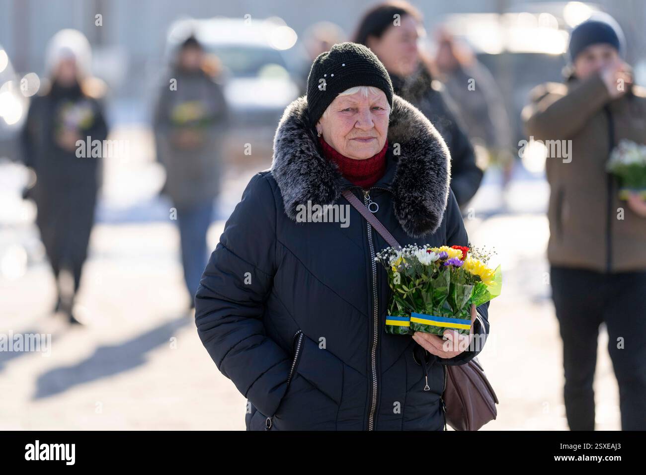 Bucha, région de Kiev, Ukraine. 24 février 2025. Pour le 3ème anniversaire de l'invasion russe de l'Ukraine à Bucha, une ville que les Russes ont occupée dans les premières semaines de la guerre à grande échelle et ont commis divers crimes de guerre, un événement commémoratif est organisé au cimetière local. (Crédit image : © Andreas Stroh/ZUMA Press Wire) USAGE ÉDITORIAL SEULEMENT! Non destiné à UN USAGE commercial ! Crédit : ZUMA Press, Inc/Alamy Live News crédit : ZUMA Press, Inc/Alamy Live News Banque D'Images