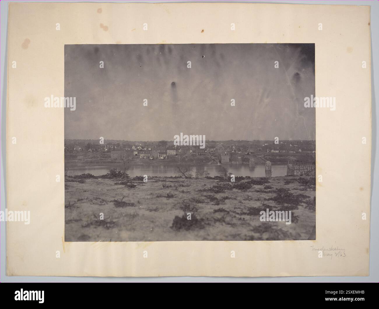 Photographie d'Andrew Joseph Russell de Fredericksburgh, Maryland, prise le 3 mai 1863. Cette impression argentée à l'albumen d'un négatif en verre capture la ville pendant la guerre de Sécession. Banque D'Images