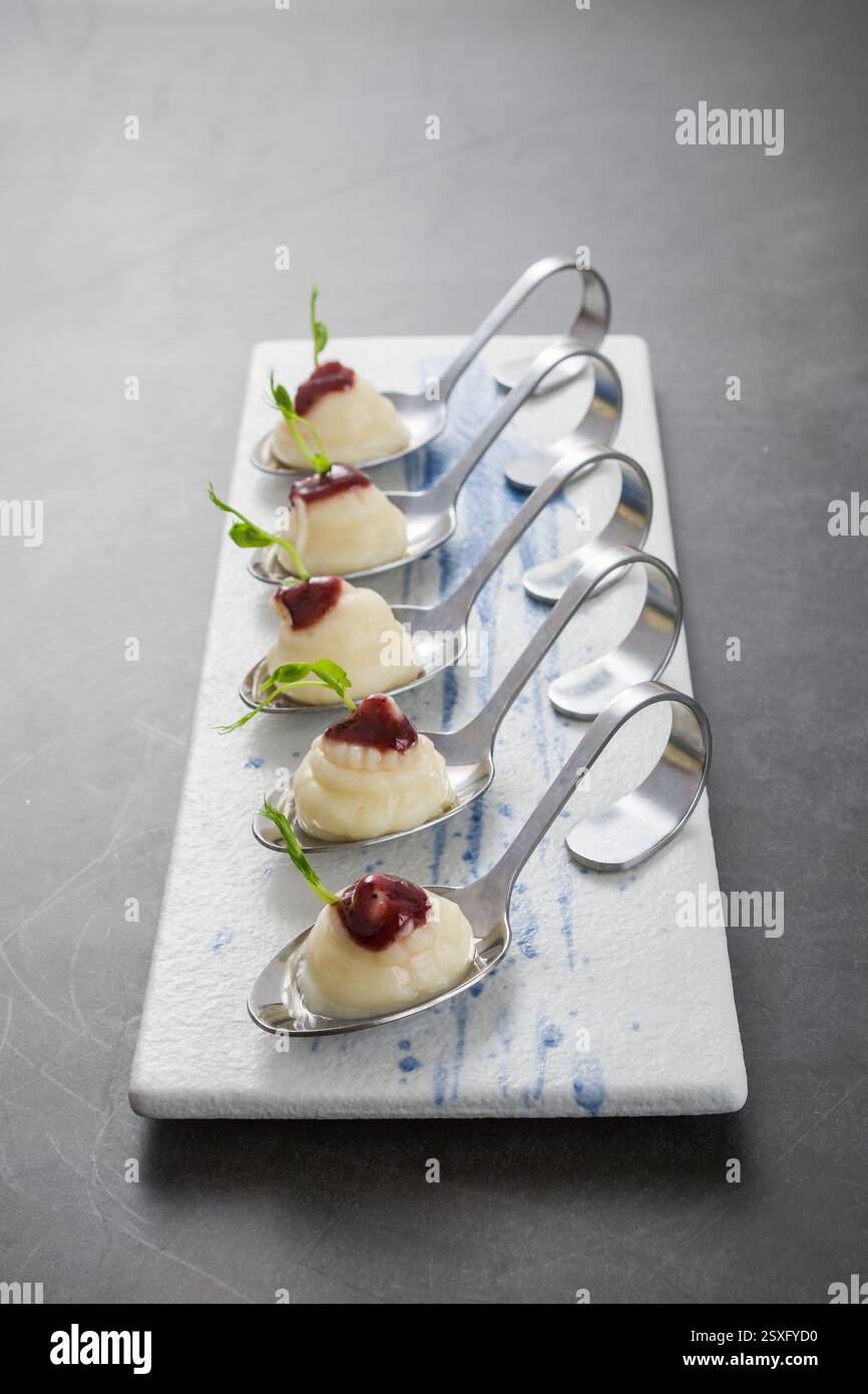 Igname chinoise à la sauce aux myrtilles Banque D'Images