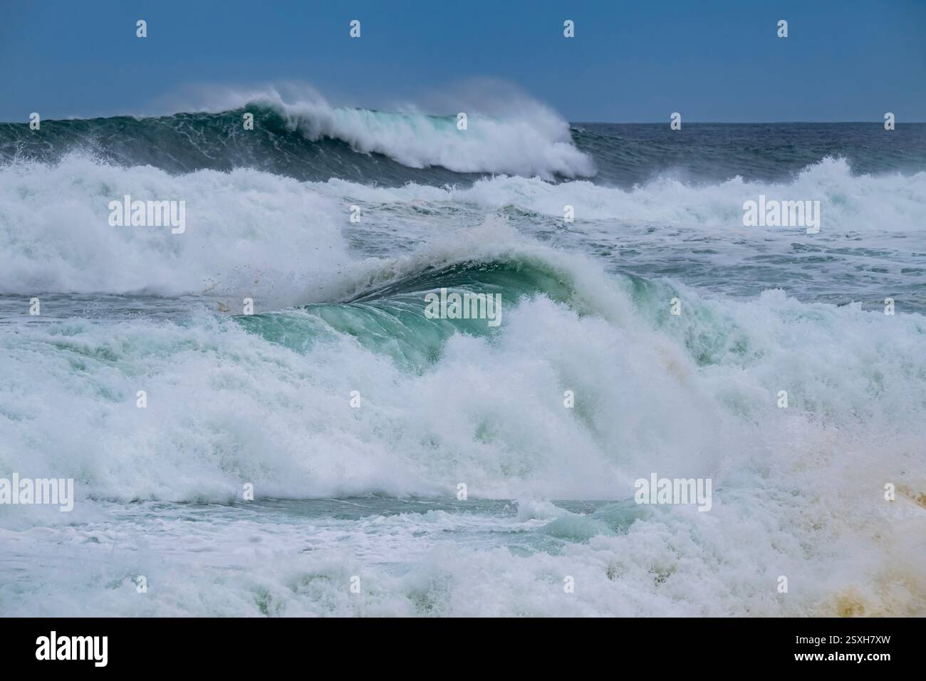 9 mètres de vagues lors de la 11ème édition de la Vaca Gigante , le championnat de surf Big Wave en Cantabrie, Espagne Banque D'Images