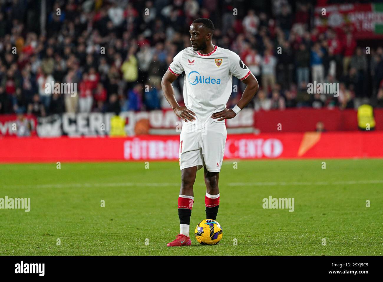 Dodi Lukebakio (Sevilla FC) lors du match de LaLiga entre Sevilla FC et RCD Mallorca, à Sanchez Pizjuan le 24 février 2025 à Séville, Espagne Banque D'Images