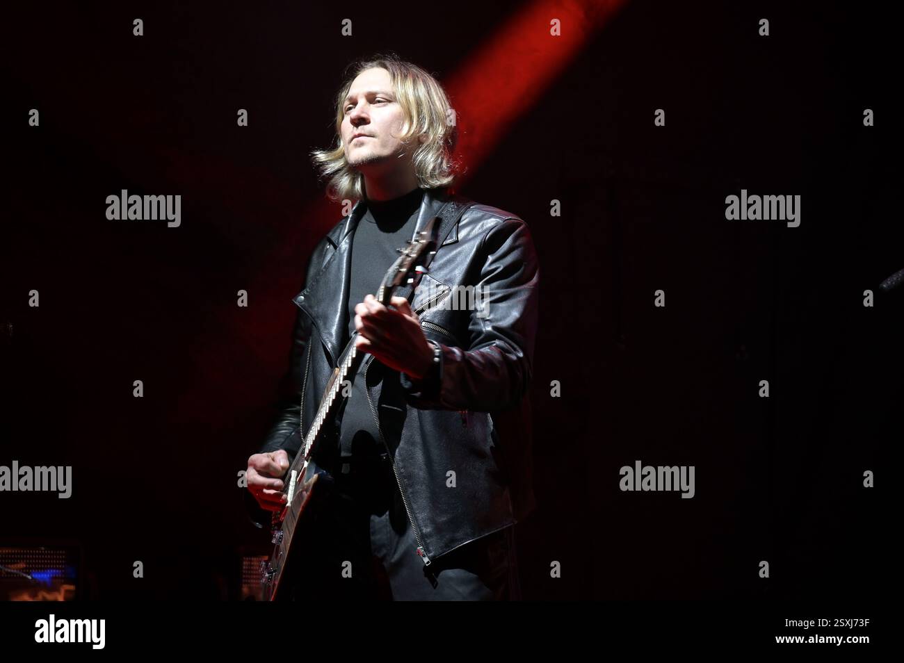 LONDRES, ROYAUME-UNI. 24 février 2025. Le conférencier Antytila préfrance du troisième anniversaire de l'invasion russe de l'Ukraine, les familles ukrainiennes et leurs partisans se rassemblent pour un rassemblement à Trafalgar Square, Londres, Angleterre. (Photo de 李世惠/Voir Li/Picture Capital) crédit : Voir Li/Picture Capital/Alamy Live News Banque D'Images