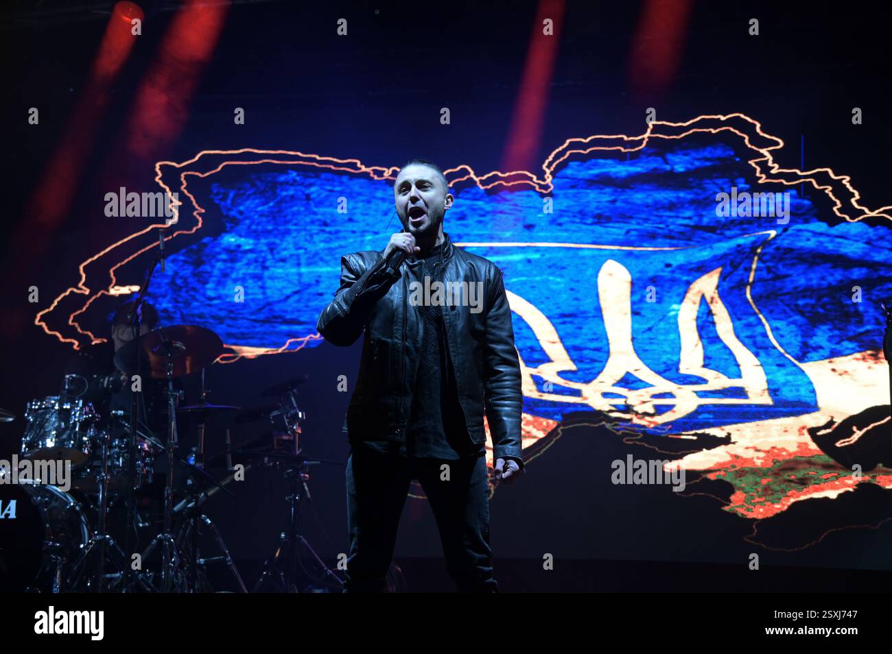 LONDRES, ROYAUME-UNI. 24 février 2025. Le conférencier Antytila préfrance du troisième anniversaire de l'invasion russe de l'Ukraine, les familles ukrainiennes et leurs partisans se rassemblent pour un rassemblement à Trafalgar Square, Londres, Angleterre. (Photo de 李世惠/Voir Li/Picture Capital) crédit : Voir Li/Picture Capital/Alamy Live News Banque D'Images